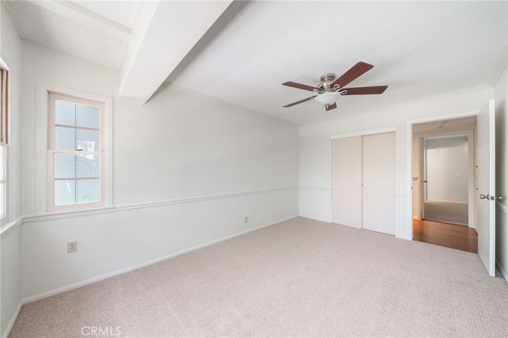 2215 E Quincy