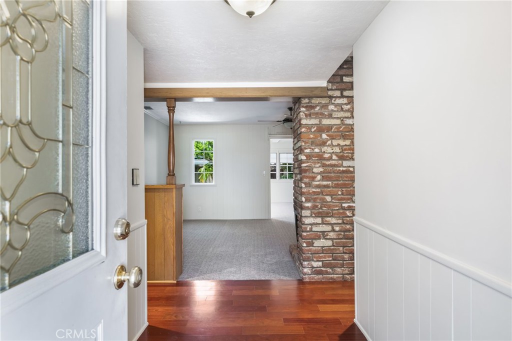 2215 E Quincy