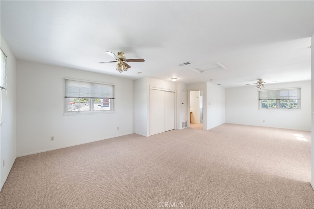 2215 E Quincy