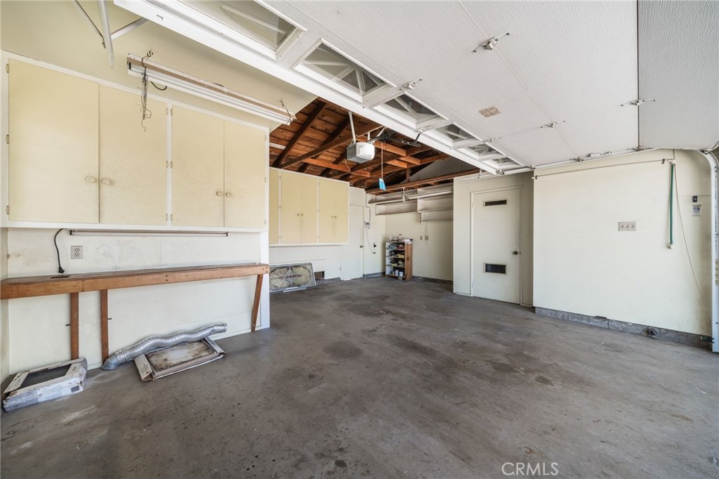 2215 E Quincy