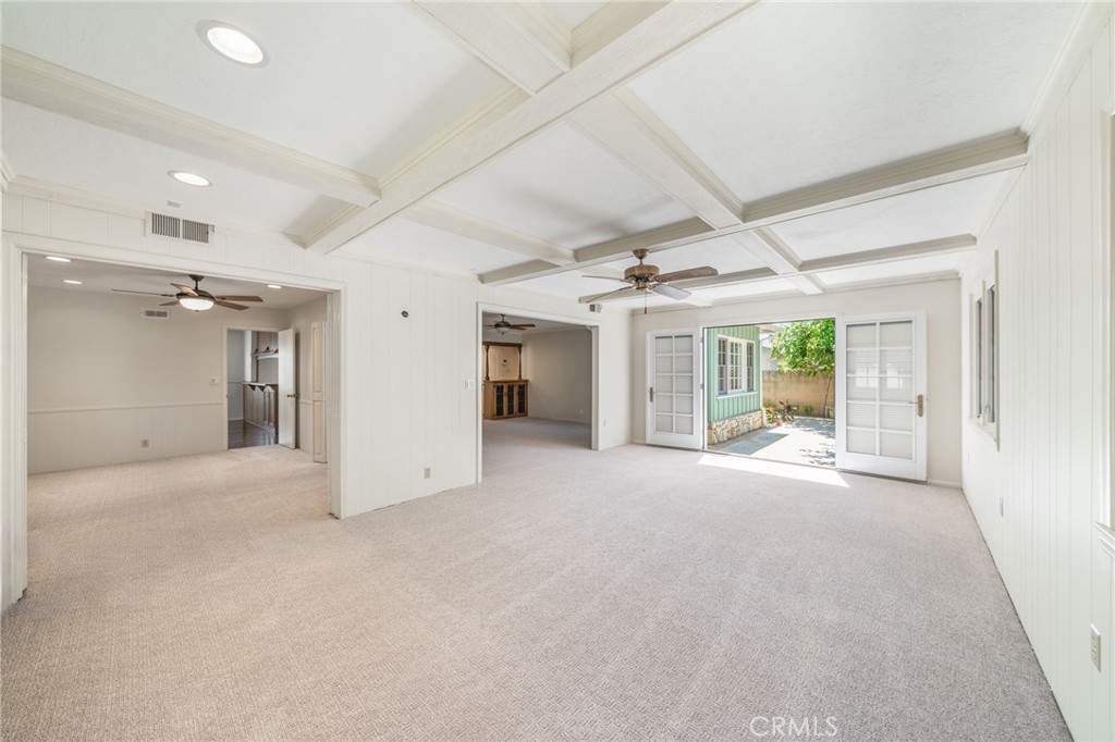 2215 E Quincy