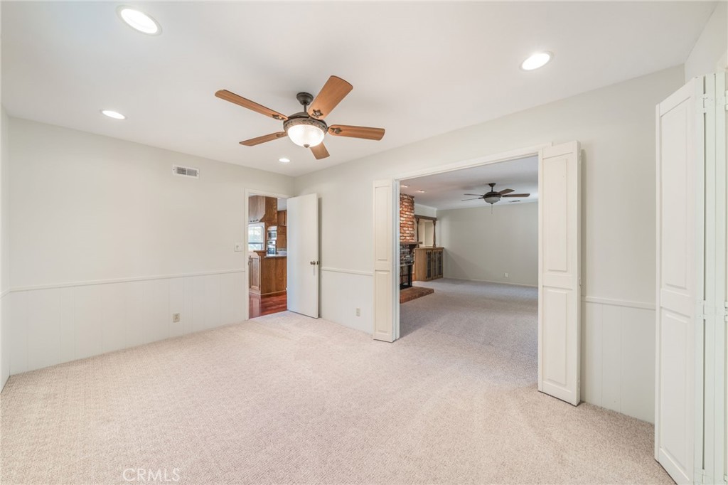 2215 E Quincy