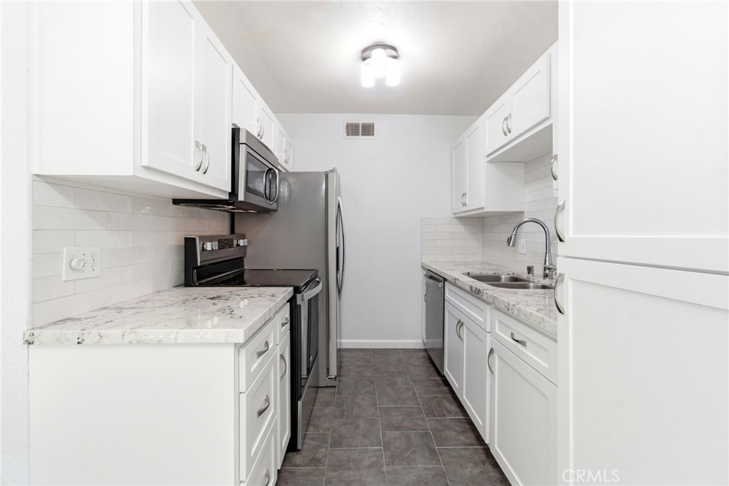 6416 Friars 112