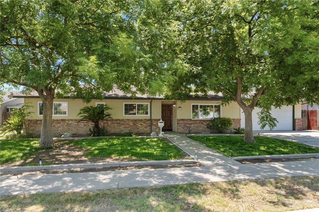 417 E Magnolia