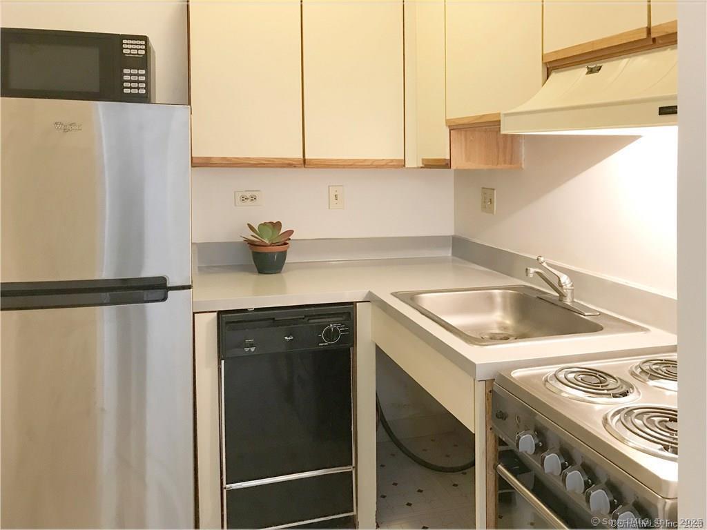 124 Court Street 405