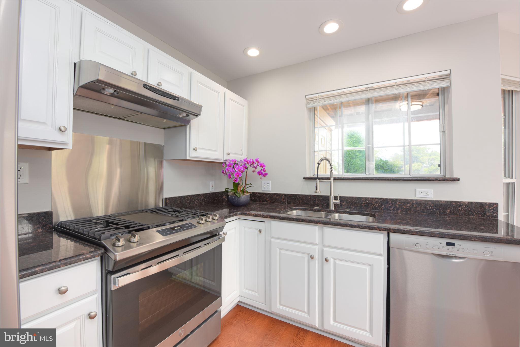 13102 Shadowbrook Ln