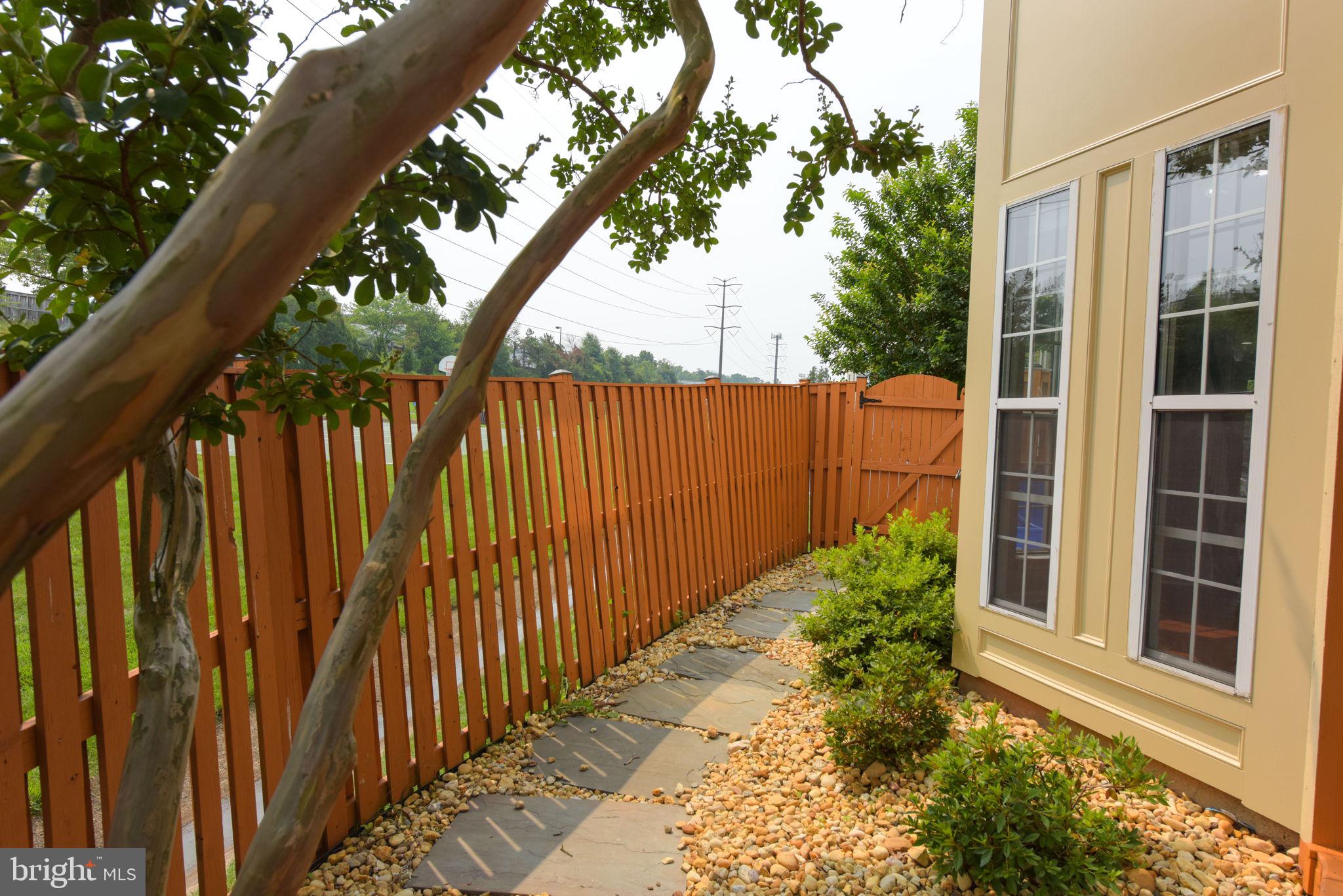 13102 Shadowbrook Ln