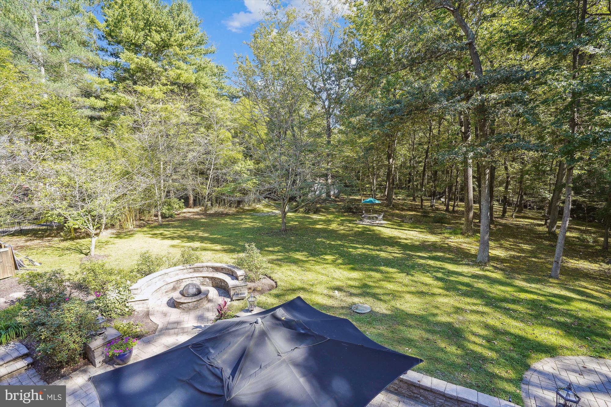 10889 Woodleaf Ln