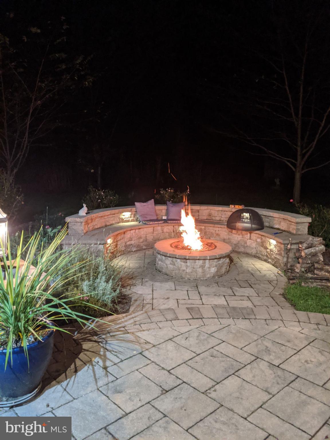 10889 Woodleaf Ln