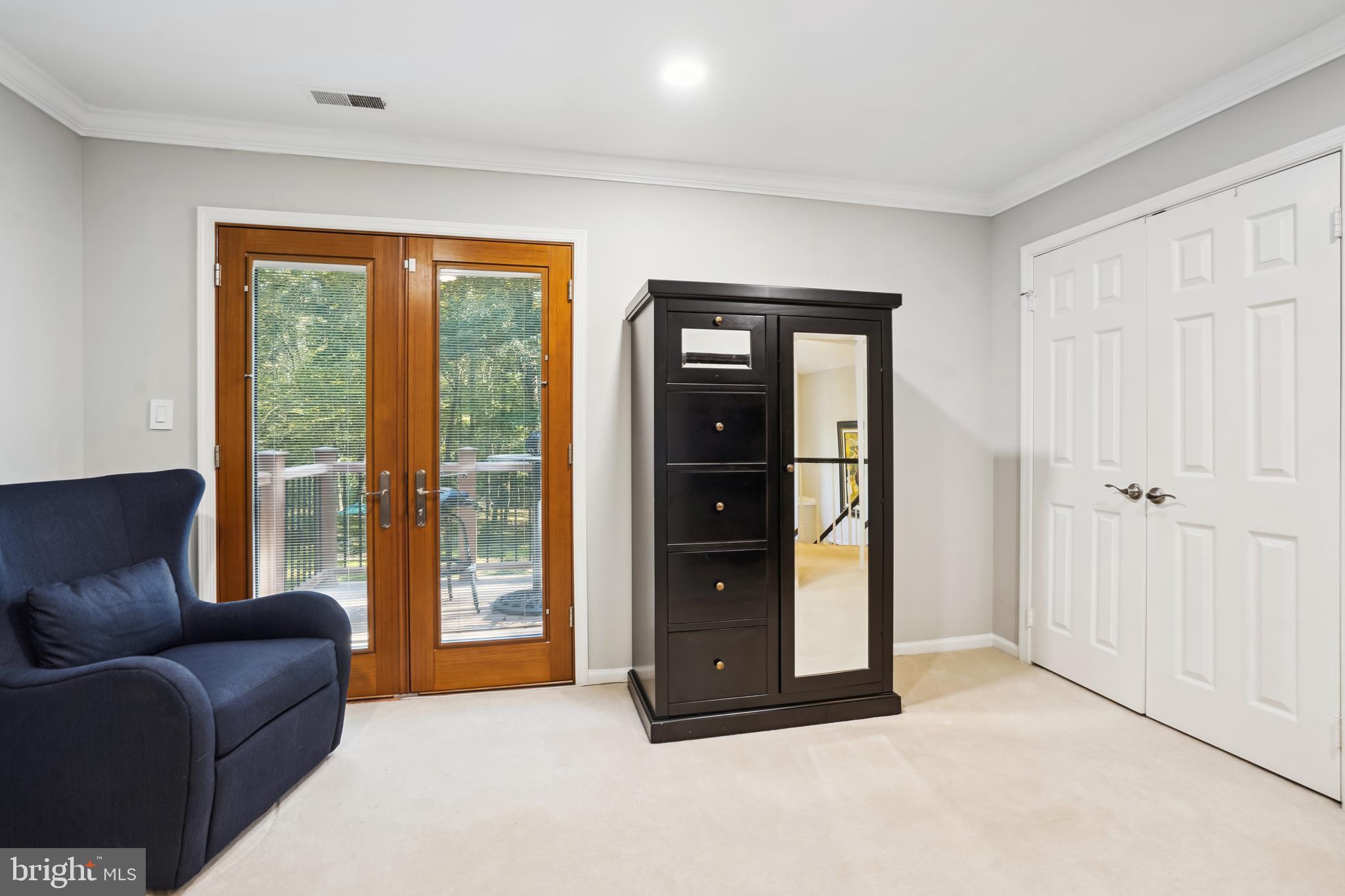 10889 Woodleaf Ln