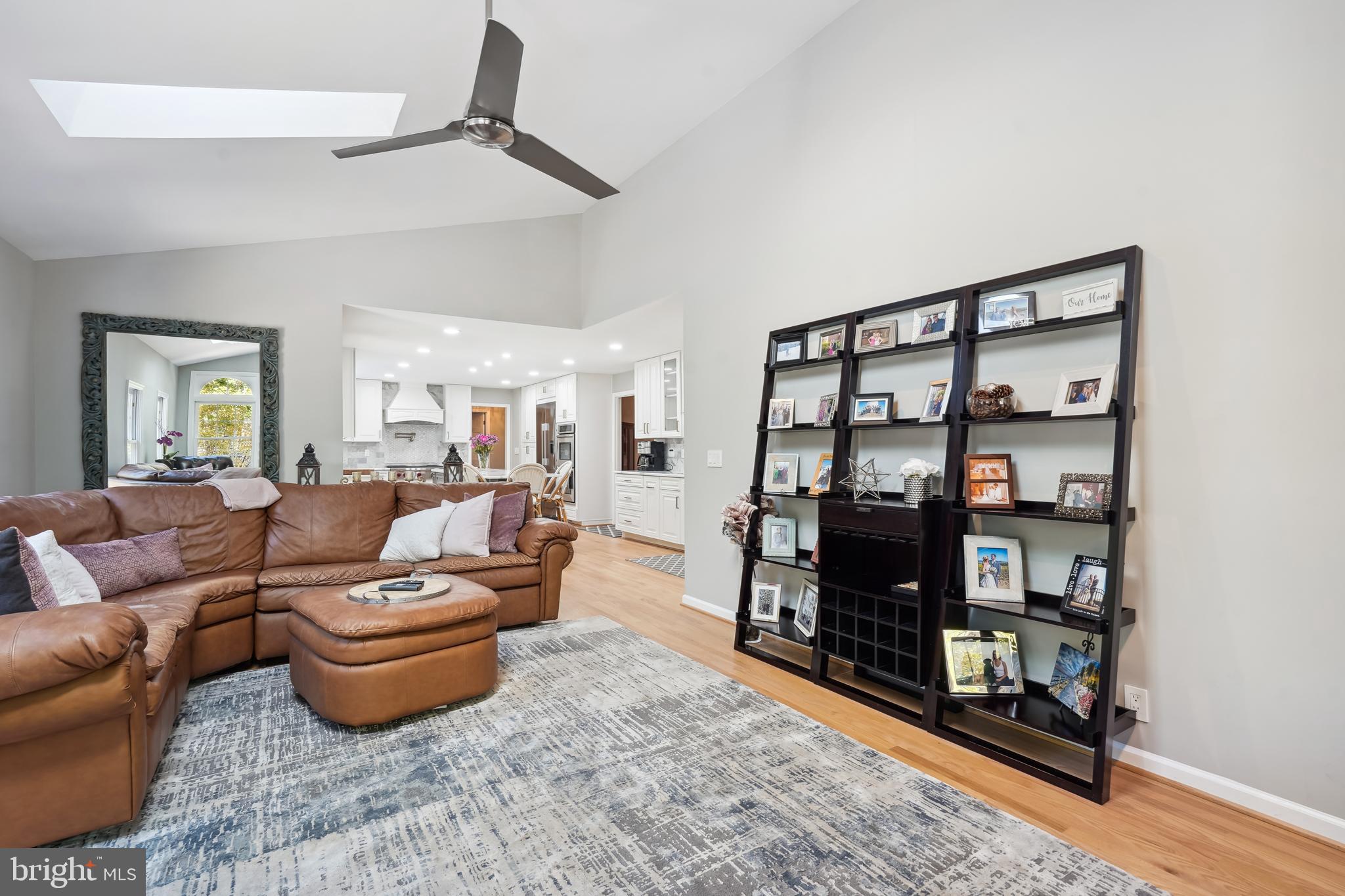 10889 Woodleaf Ln