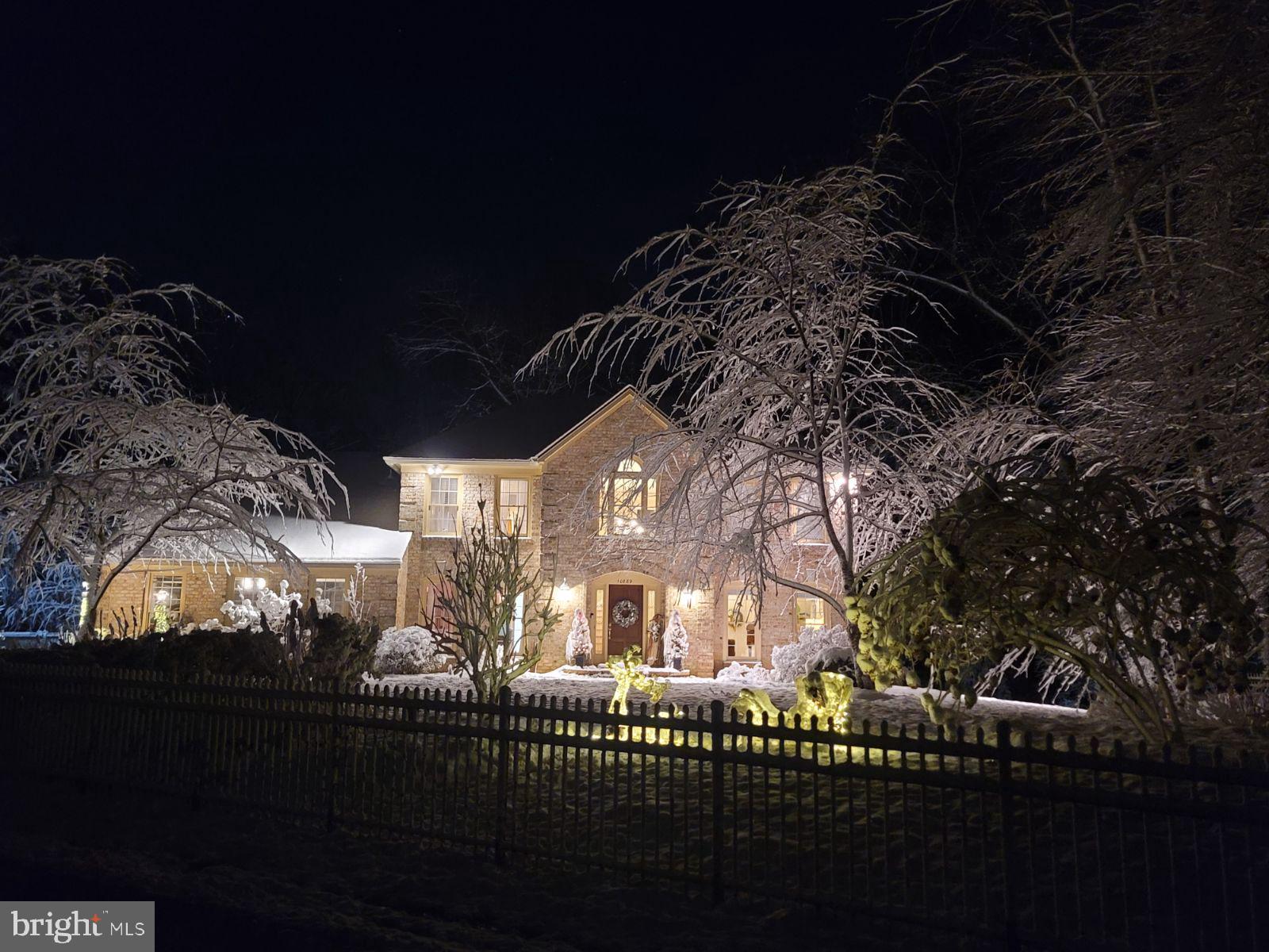 10889 Woodleaf Ln