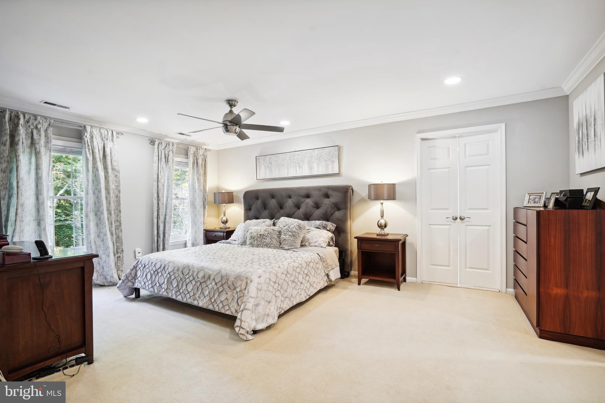 10889 Woodleaf Ln