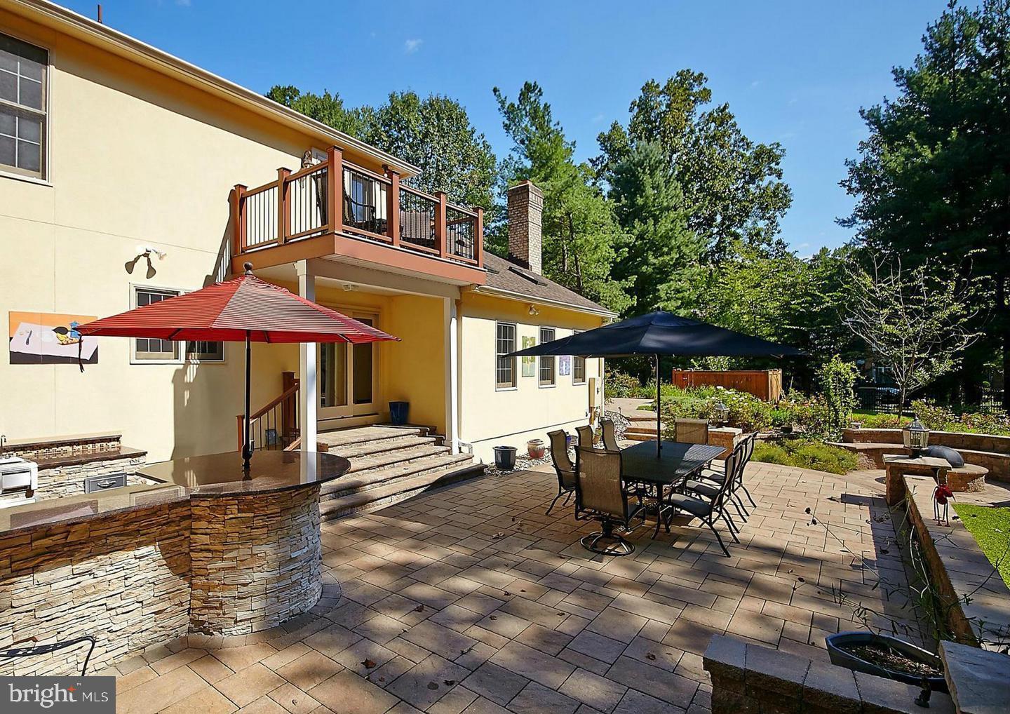 10889 Woodleaf Ln
