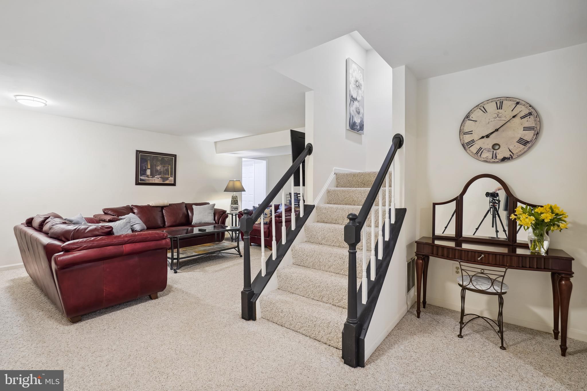 10889 Woodleaf Ln