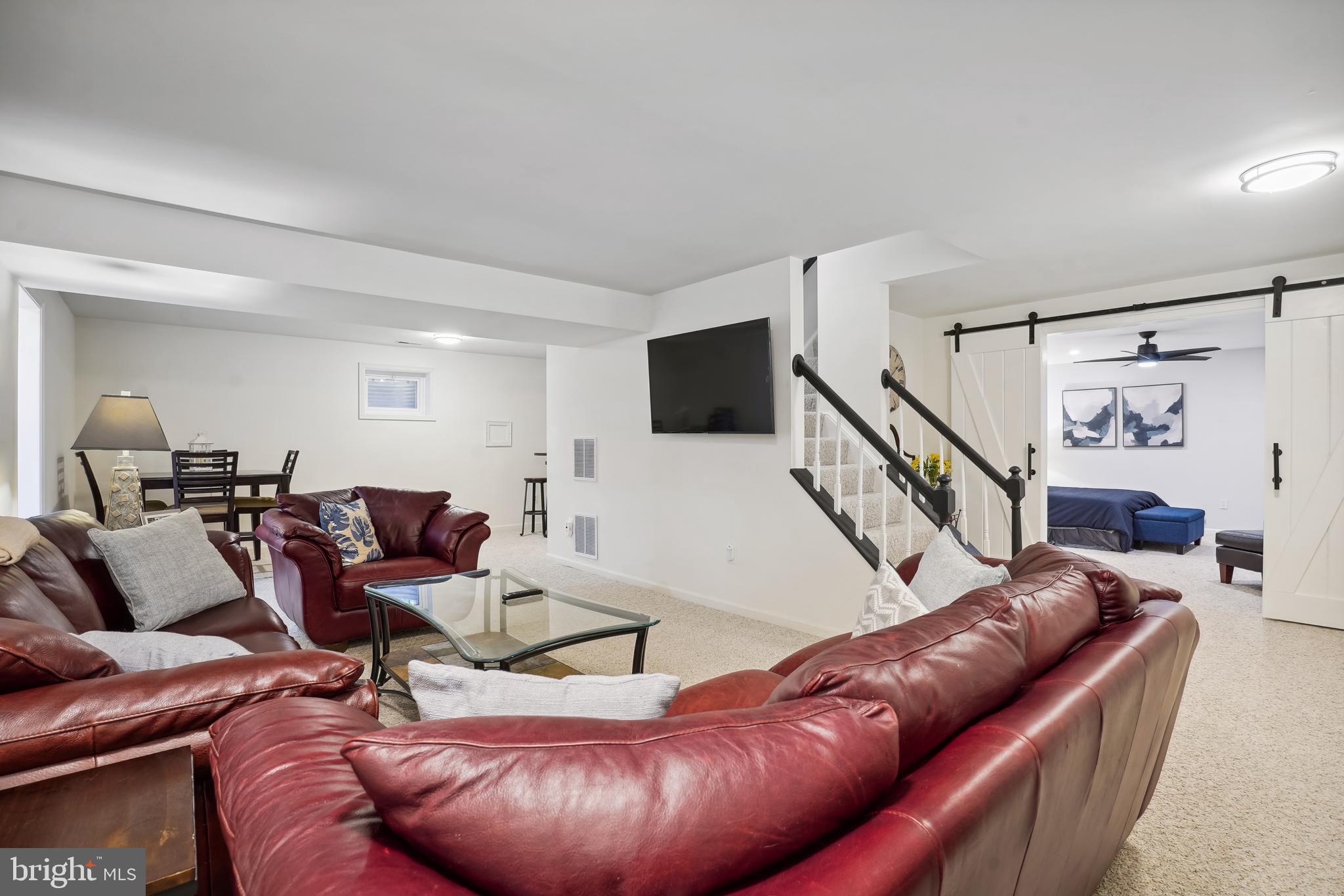 10889 Woodleaf Ln