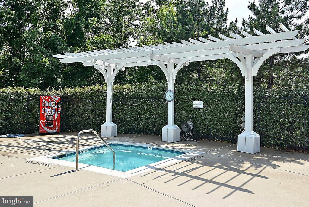 42751 Cushing Ter
