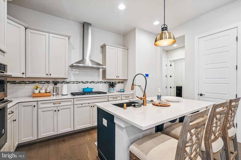 42751 Cushing Ter