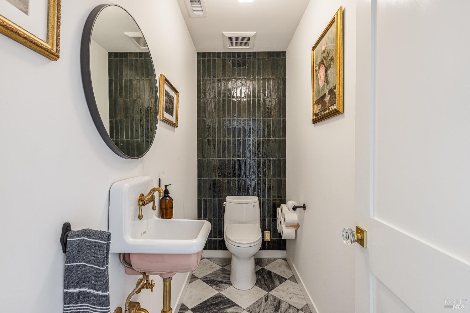 Quintessential Healdsburg Cottage