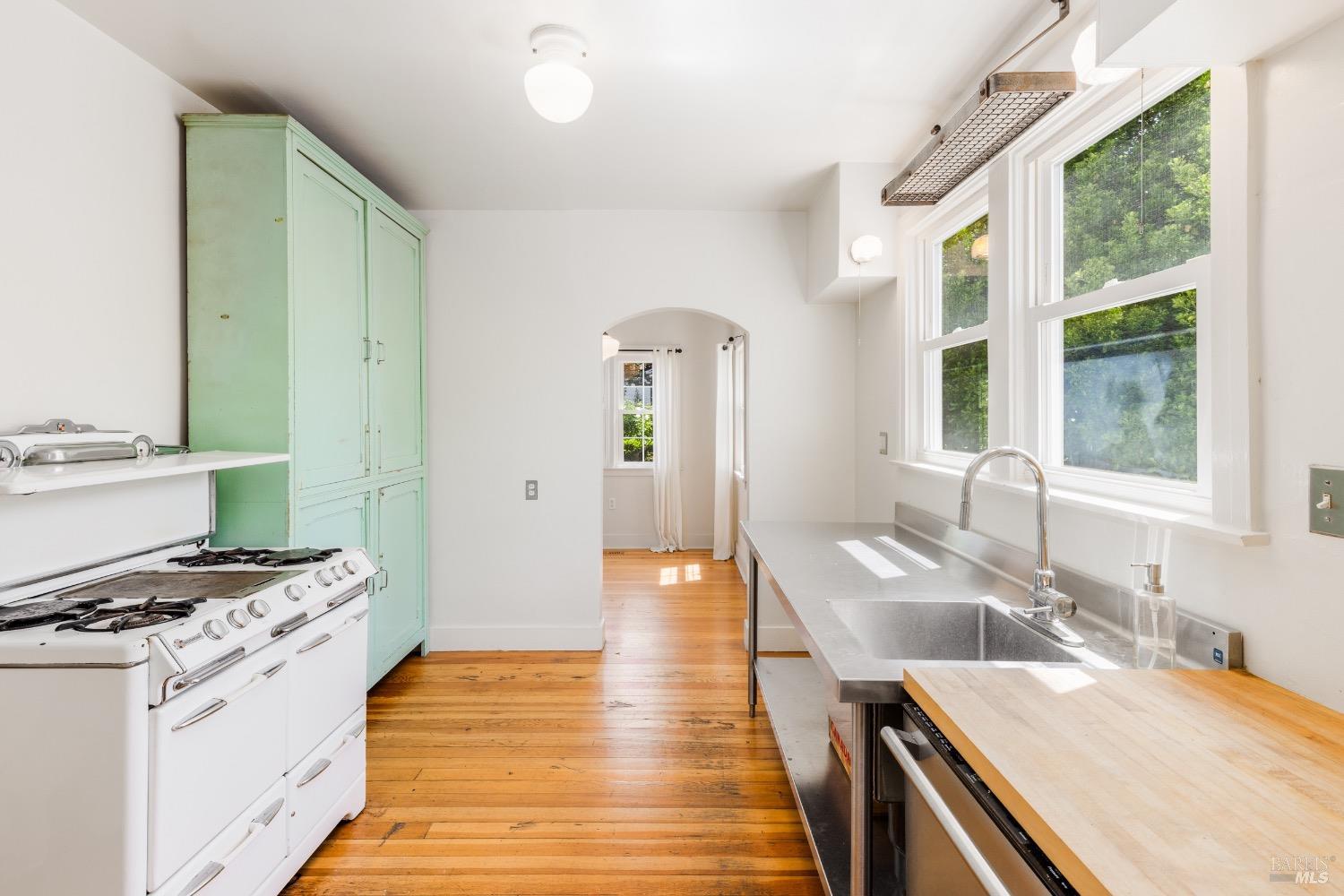 Quintessential Healdsburg Cottage