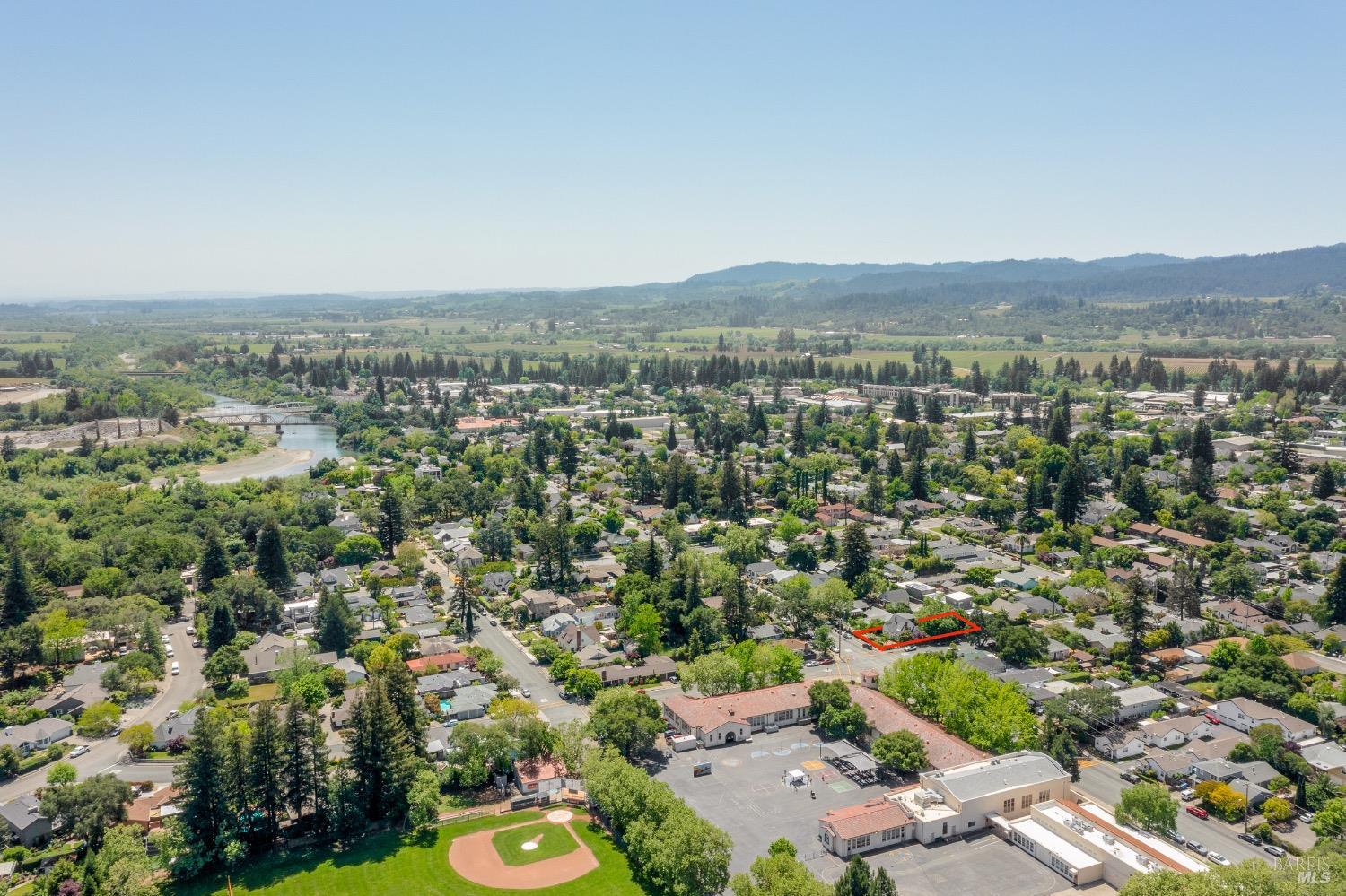 Quintessential Healdsburg Cottage