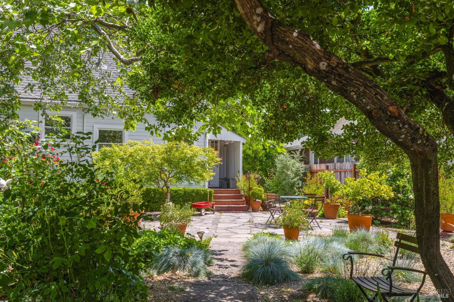 Quintessential Healdsburg Cottage