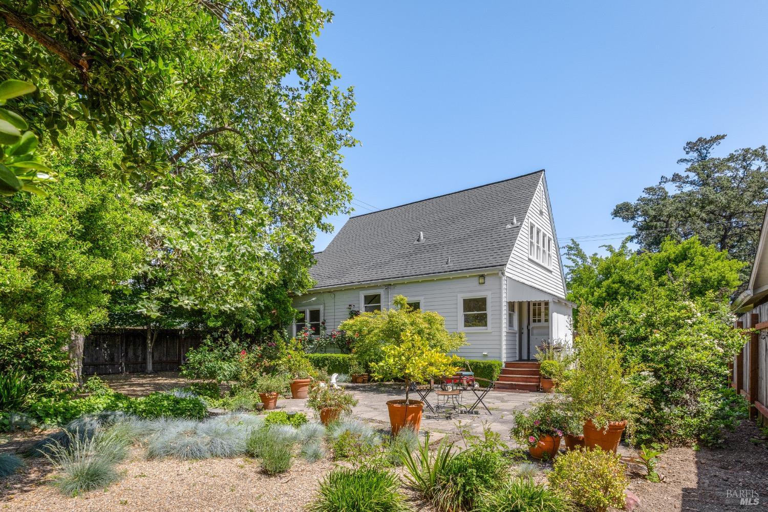 Quintessential Healdsburg Cottage