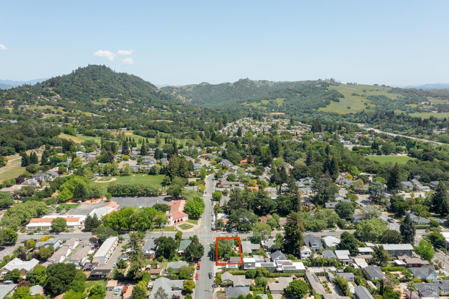 Quintessential Healdsburg Cottage