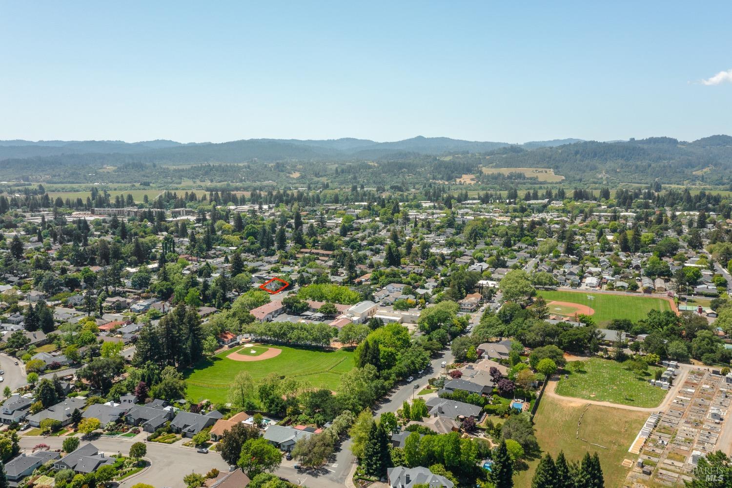 Quintessential Healdsburg Cottage