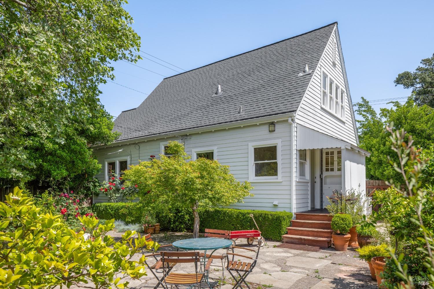 Quintessential Healdsburg Cottage