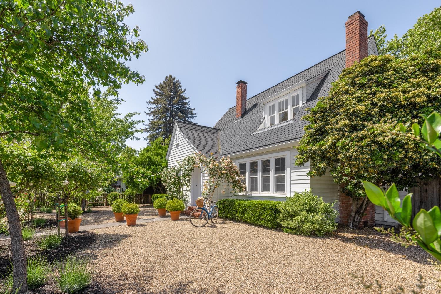 Quintessential Healdsburg Cottage