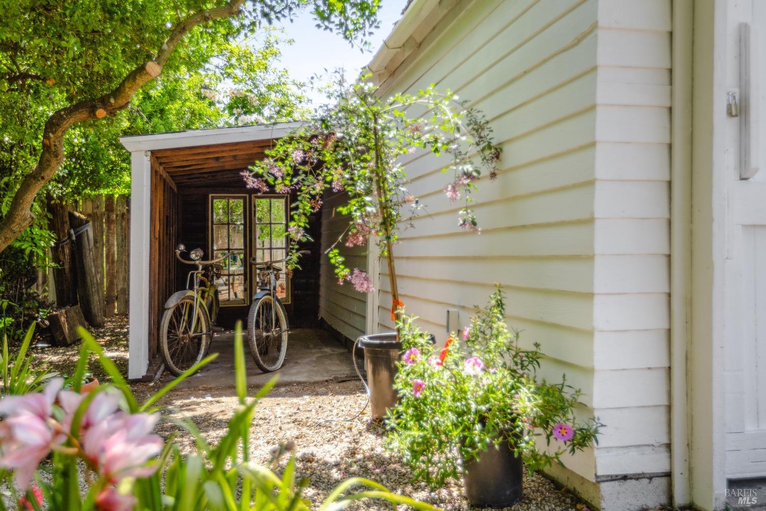 Quintessential Healdsburg Cottage