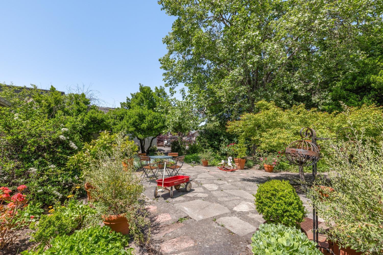 Quintessential Healdsburg Cottage
