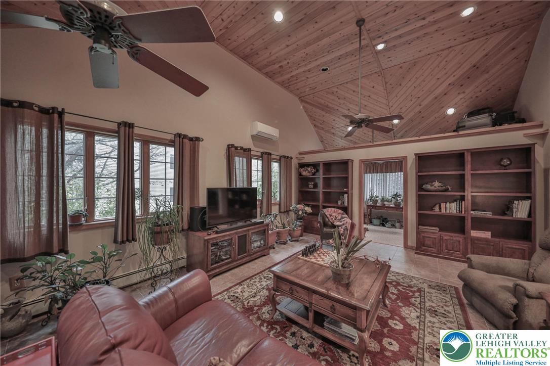 1614 Sugar Lane