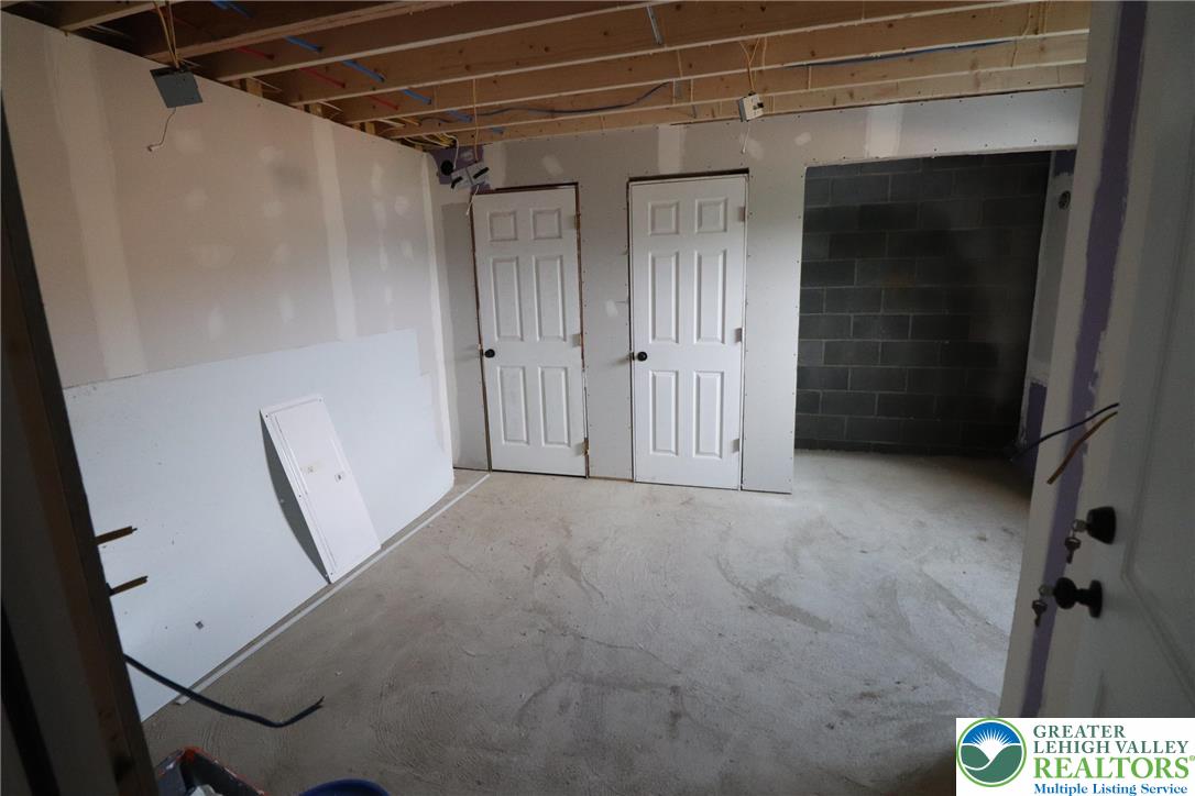 1025 West PRINCETON Avenue