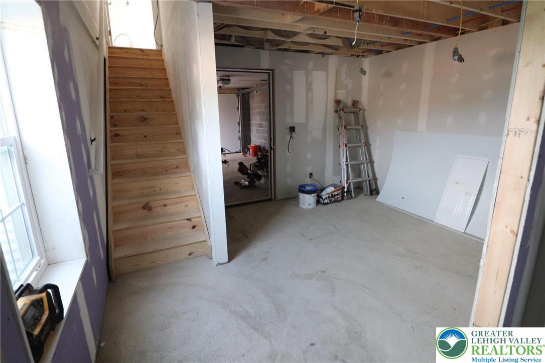 1025 West PRINCETON Avenue