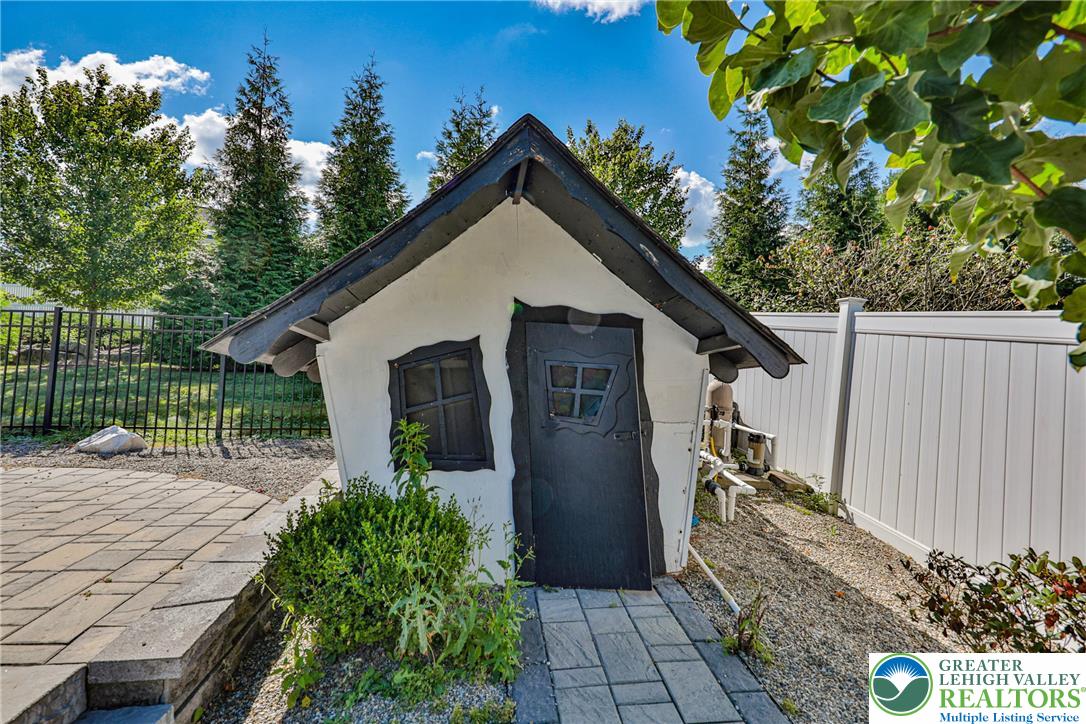 2718 Windy Hill Road