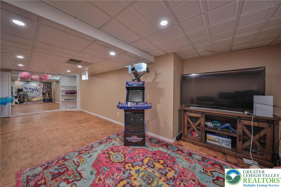 2718 Windy Hill Road