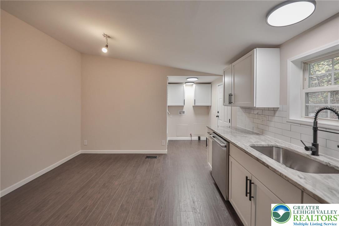 1243 Blue Mountain Circle