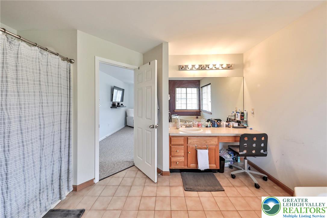 2260 Reo Drive