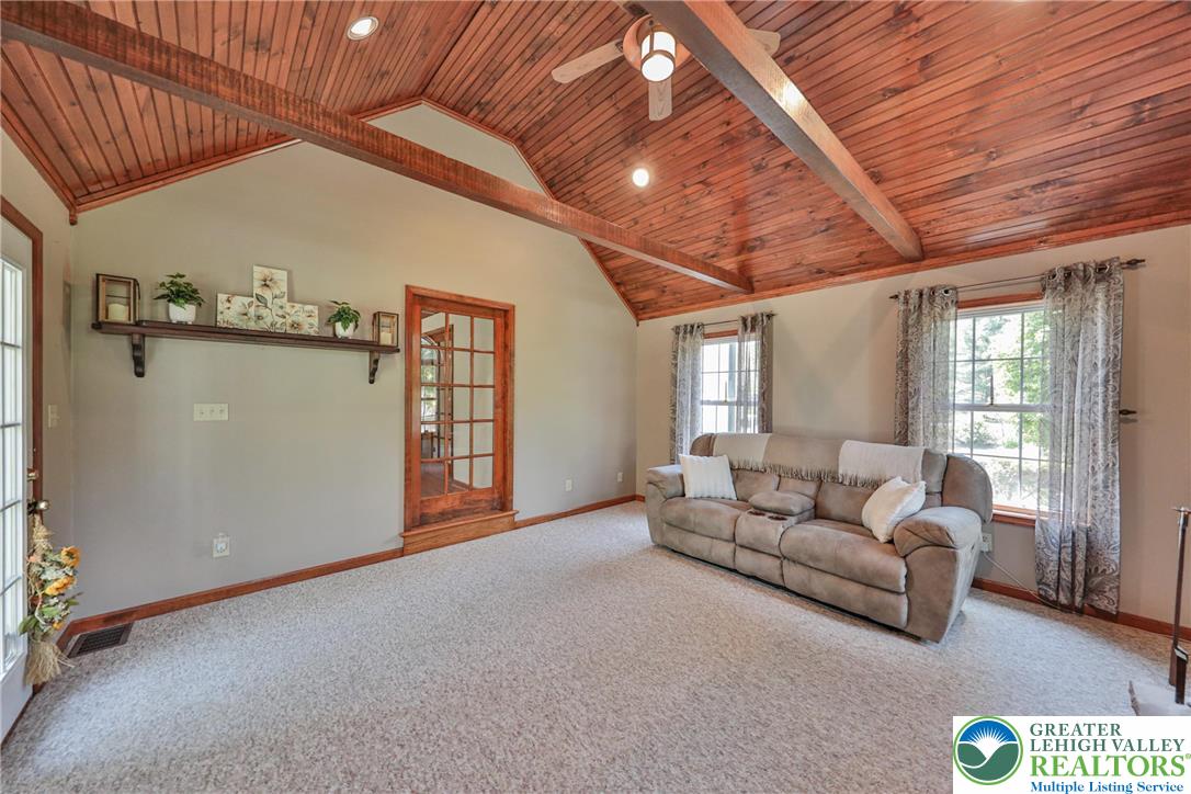 114 Hollow Drive