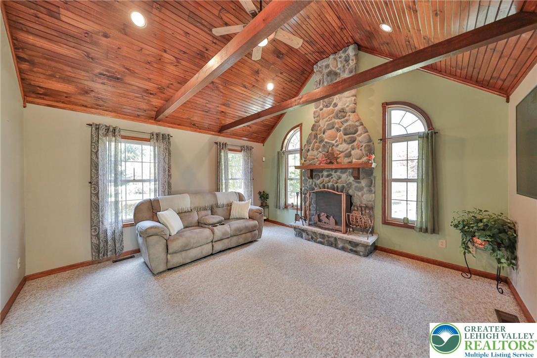 114 Hollow Drive