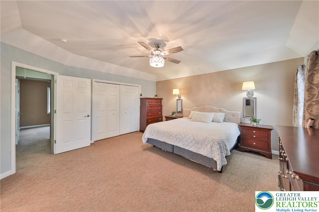 114 Hollow Drive