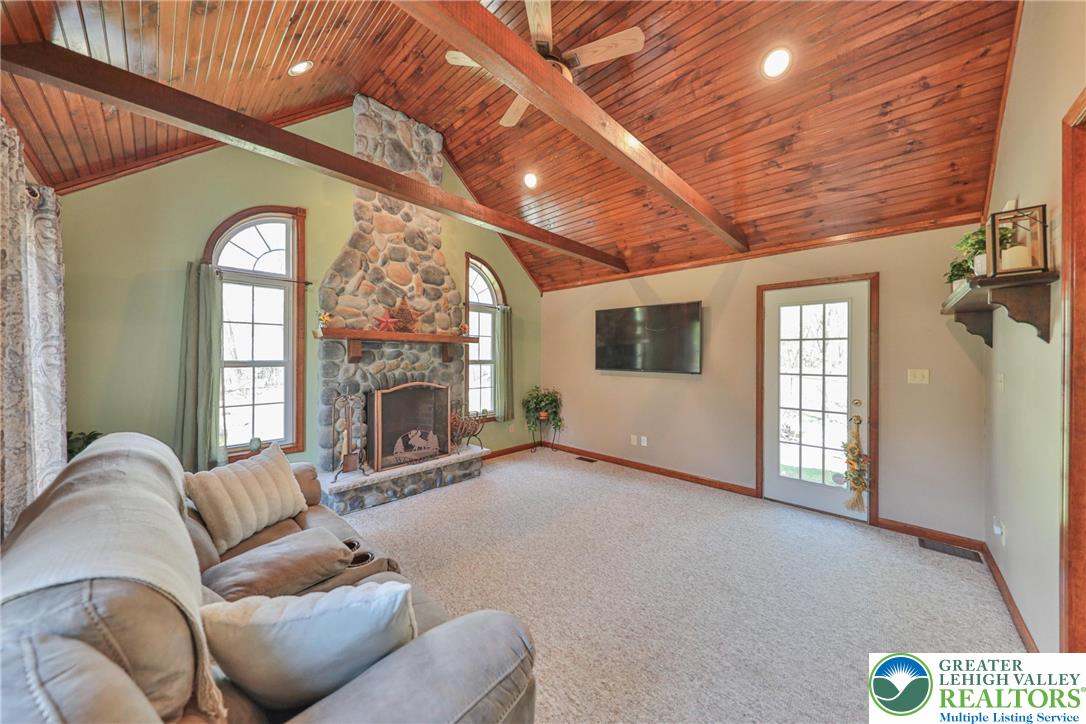 114 Hollow Drive