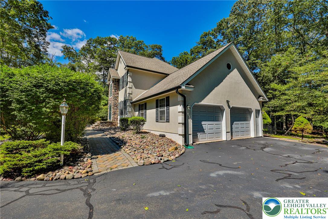 114 Hollow Drive