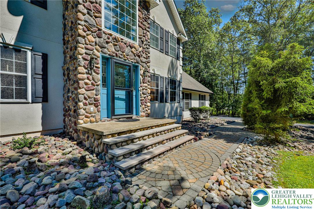 114 Hollow Drive