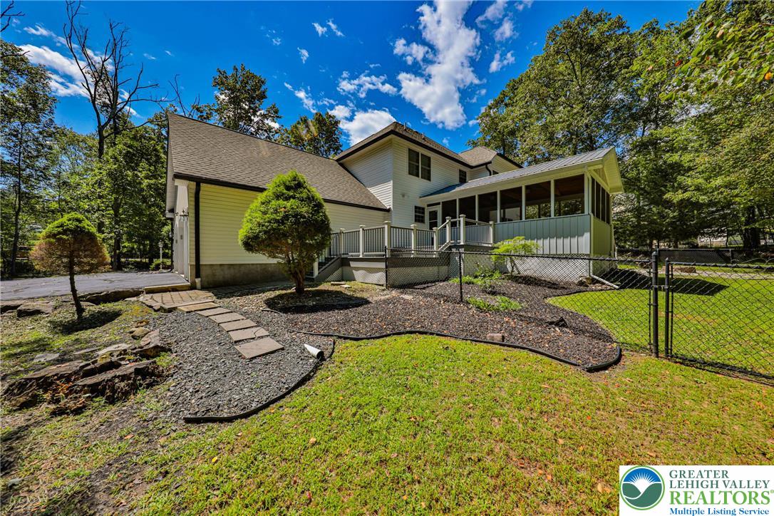 114 Hollow Drive