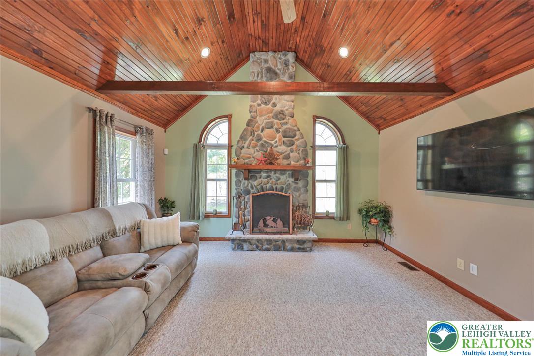 114 Hollow Drive