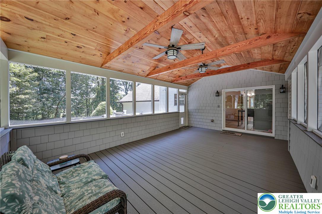 114 Hollow Drive