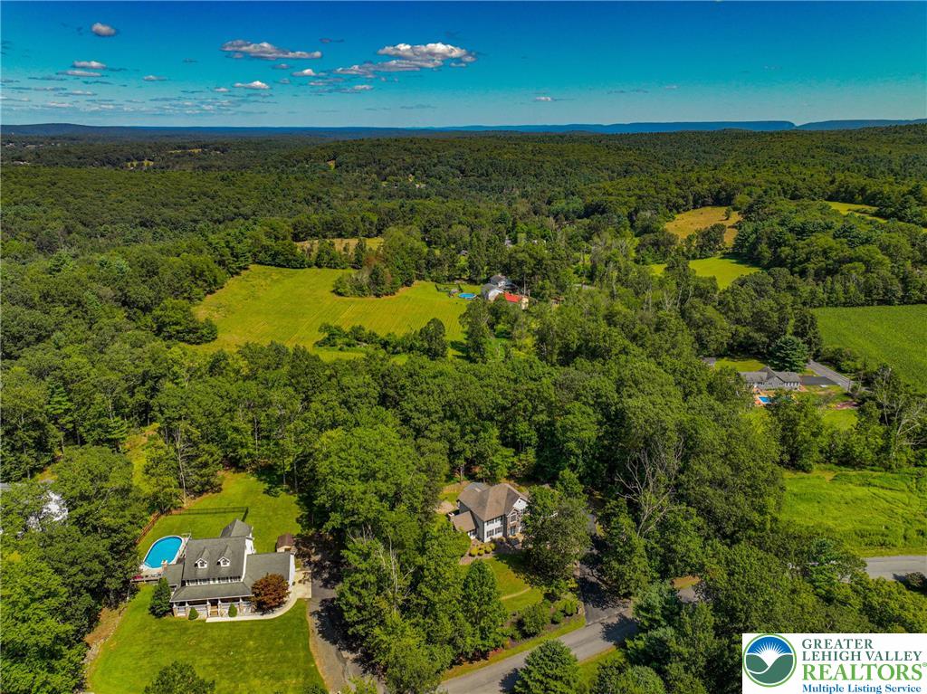 114 Hollow Drive